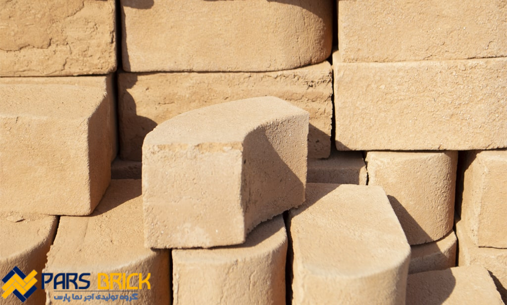 Brick around the column تصنيف الطوب